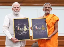 PM मोदी से श्री विश्वप्रसन्ना तीर्थ स्वामीजी की मुलाकात, पद्म विभूषण श्री विश्वेश तीर्थ स्वामीजी की जन्म शताब्दी लोगो का अनावरण