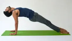 पेट की चर्बी कम करने और कंधों को मजबूत बनाने में जादुई है यह आसन