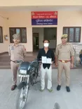 नोएडा में PG-घर चोरी गिरोह का भंडाफोड़: रोहित उर्फ छंगा गिरफ्तार, 4 नाबालिग पकड़े, 10 मोबाइल-MacBook बरामद