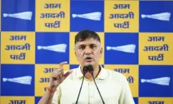 महिलाओं की मुफ्त यात्रा के लिए पिंक कार्ड अनिवार्य करने पर सौरभ भारद्वाज की कड़ी प्रतिक्रिया