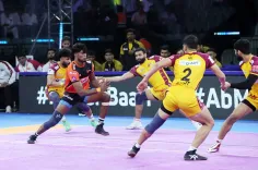 How did U Mumba secure a convincing 33–26 win over Telugu Titans?