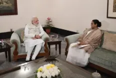 PM Modi extends birthday greetings to CM Mamata Banerjee, praying for her long life