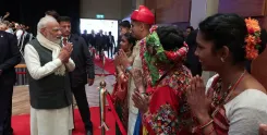 PM मोदी का ओस्लो में भारतीय समुदाय ने किया भव्य स्वागत, 43 साल बाद नॉर्वे पहुंचे भारतीय प्रधानमंत्री