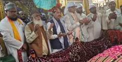 क्या पीएम मोदी के 75वें जन्मदिन पर भाजपा नेता शाहनवाज हुसैन ने निजामुद्दीन औलिया की दरगाह पर चादर चढ़ाई?