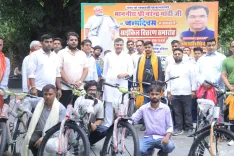 मोदी के जन्मदिन पर मंत्री प्रवेश वर्मा ने श्रमिकों को बांटीं साइकिलें, सेवा पखवाड़े में देशभर में सेवा कार्य