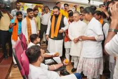 पीएम मोदी के जन्मदिवस पर पटना में रक्तदान शिविर, सीएम सम्राट चौधरी ने रक्तवीरों को किया सम्मानित