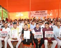 पटना : अमर्यादित टिप्पणी के खिलाफ भाजपा का महात्मा गांधी प्रतिमा के समक्ष मौन धरना