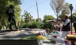 PM Modi pays tribute to Gandhi at Bishkek statue