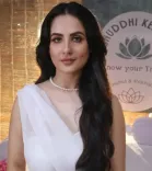 पूजा बनर्जी का 'डर्टी स्कैम्स' लुक: जीनत अमान-जया प्रदा से ली प्रेरणा