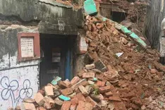 Kolkata building collapse: Balcony, roof cave in at Sovabazar's Raja Nabakrishna Street