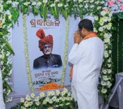 Pradhan pays tribute to Athmallik's Raja Saheb Pradeep Chandra Deo