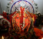 Pradhan seeks blessings at Samaleswari Temple on Maha Navami