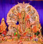 Pradhan seeks Maa Durga's blessings at Ainthapali pandals