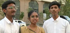 बिश्केक में PM मोदी को छात्रों ने सुनाया 'वैष्णव जन तो', गांधी प्रतिमा पर अर्पित की पुष्पांजलि