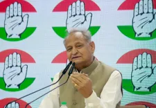 क्या प्रधानमंत्री मोदी का मणिपुर दौरा पहले होना चाहिए था? : अशोक गहलोत
