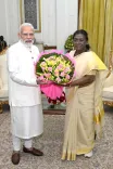 क्या प्रधानमंत्री मोदी ने राष्ट्रपति द्रौपदी मुर्मू और उपराष्ट्रपति सीपी राधाकृष्णन से दीपावली पर मुलाकात की?