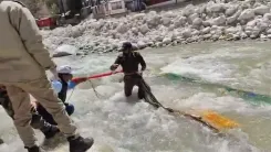 गंगोत्री में प्रदूषण की चेतावनी: उद्गम स्थल से एक दिन में निकले 100 बोरे कपड़े और कचरा