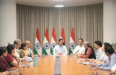 प्रह्लाद जोशी ने संभाला शिक्षा मंत्रालय का कार्यभार, पहले दिन वरिष्ठ अधिकारियों संग उच्चस्तरीय मंथन