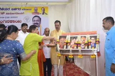 Pralhad Joshi Honours Sanitation Workers, HESCOM Linemen in Hubballi