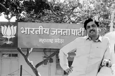 क्या प्रमोद महाजन थे वाजपेयी के 'अटल संकटमोचक' और 'चाणक्य'?