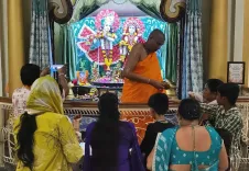 प्रयागराज इस्कॉन मंदिर में जन्माष्टमी: वृंदावन से आई ₹3 लाख की पोशाक, 4 दिन का भव्य उत्सव