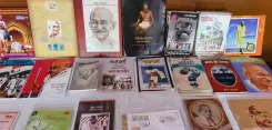 गांधी जयंती 2026: प्रयागराज के अनिल गुप्ता की अनोखी प्रदर्शनी में 400+ दुर्लभ टिकट और ऐतिहासिक संग्रह