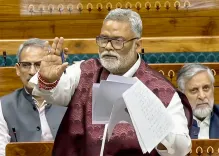 पप्पू यादव पर प्रेस कॉन्फ्रेंस में चप्पल से हमला, सांसद बोले — हत्या की साजिश थी