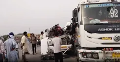 बठिंडा-बीकानेर हाईवे पर ट्रक से टकराई ट्रैवलर, 4 अमरनाथ तीर्थयात्रियों की मौत; 8 घायल