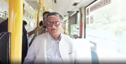 पंजाब राज्यपाल गुलाब चंद कटारिया ने छोड़ी सरकारी गाड़ी, CTU ई-बस से पहुंचे रेलवे कार्यक्रम में