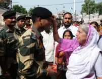 पंजाब : लक्ष्मीकांता चावला ने जवानों के साथ मनाया राखी का त्योहार 