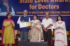 एचपीवी टीकाकरण में उत्कृष्ट कार्य पर डॉ. रश्मि विज को पंजाब का राज्य स्तरीय डॉक्टर्स अवॉर्ड