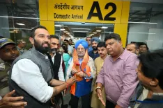 Puri Arrives in Bhopal, Welcomed by BJP Leaders