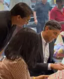 ऋषि सुनक ने दिल्ली के बंगाली मार्केट में चखी रसमलाई और चाट, सुधा मूर्ति रहीं साथ