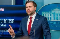Qatar PM meets JD Vance in Washington, backs Pakistani mediation to ease regional tensions