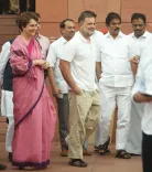 राहुल गांधी के संबोधन में बाधा के विरोध में कांग्रेस का मकर द्वार पर प्रदर्शन, मानसून सत्र में फिर हंगामे के आसार
