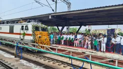 बेंगलुरु-मुंबई एक्सप्रेस (16553/16554) को हरी झंडी, 23 मई से नियमित सेवा; किराया ₹750 से शुरू