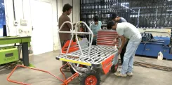 एनआईडी अहमदाबाद की एर्गोनॉमिक पार्सल ट्रॉली: रेलवे स्टेशनों पर कुलियों का काम होगा आसान