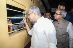 क्या रेलवे ने स्टेशनों पर यात्रियों की भीड़ को नियंत्रित करने के लिए विशेष इंतजाम किए हैं?