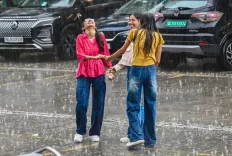 Cyclone Arnab triggers Delhi-NCR rain till Nov 1; AQI hits 250