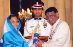 रायपुर: पद्मश्री हास्य कवि सुरेंद्र दुबे का निधन, साहित्य जगत में शोक की लहर