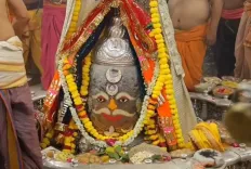 महाकाल मंदिर उज्जैन: राजा स्वरूप में सजे बाबा महाकाल, पंचामृत अभिषेक व भस्म आरती से गूंजा परिसर