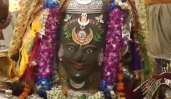 महाकाल का भव्य शृंगार: आषाढ़ द्वादशी पर रजत ओम, मुकुट और रुद्राक्ष माला से सजे बाबा