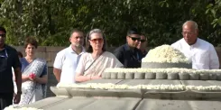 राजीव गांधी पुण्यतिथि: वीर भूमि पर राहुल, सोनिया, प्रियंका और खड़गे ने अर्पित किए श्रद्धासुमन