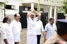 Did Rajinikanth Greet Fans Outside His Residence?