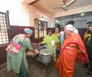 क्या यूपी में बालिकाओं को आत्मनिर्भर बनाने का संदेश दे रही हैं राज्यपाल?