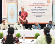 राज्यपाल आनंदीबेन पटेल ने बलिया विश्वविद्यालय समीक्षा में यूनिफॉर्म, रोजगारपरक शिक्षा और शोध संस्कृति पर दिए निर्देश