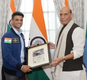 रक्षा मंत्री राजनाथ सिंह की शुभांशु शुक्ला से मुलाकात, कहा- उनकी उपलब्धियों पर देश को गर्व