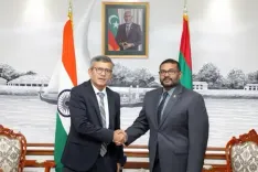 रक्षा सचिव राजेश कुमार सिंह ने माले में मालदीव के रक्षा मंत्री मोहम्मद घासन मौमून से की मुलाकात