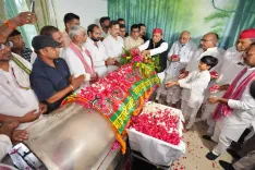 राम गोविंद चौधरी के निधन पर अखिलेश यादव का श्रद्धांजलि संदेश, बताया समाजवाद का 'प्रकाश-स्तंभ'