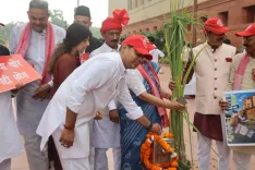 राम मंदिर चढ़ावे में गड़बड़ी की निष्पक्ष जांच हो, ई-20 पेट्रोल पर विपक्ष का संसद में प्रदर्शन; अमित शाह से जवाब तलब